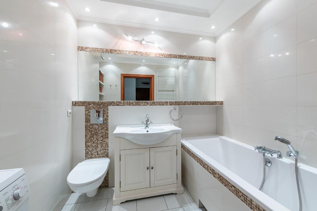 Bukowinska 12 Prywatne Mieszkanie 80M2 Z Dwiema Sypialniami I Balkonem 2X Bezplatne Miejsca Parkingowe Samodzielne Zameldowanie! Private Garage! Self Check-In System! Warschau Exterior foto